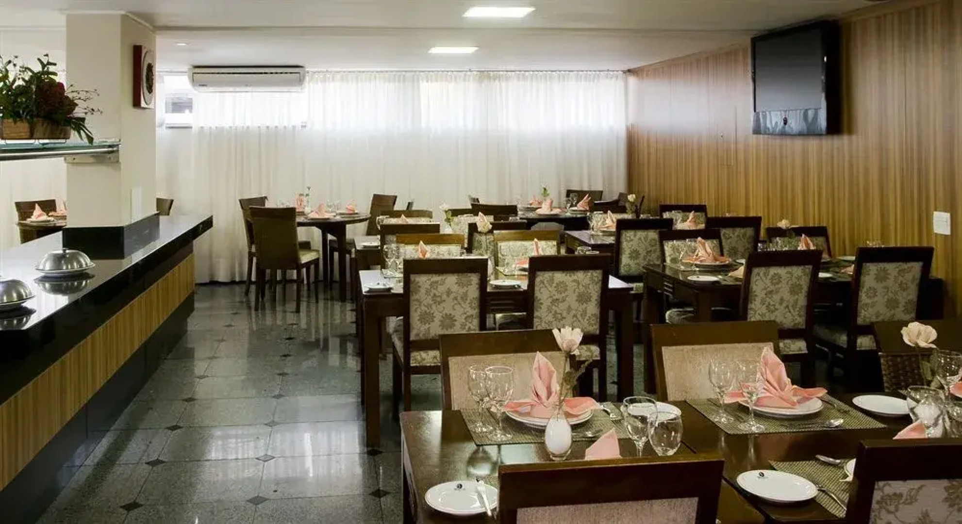 Bristol Golden Plaza Hotel