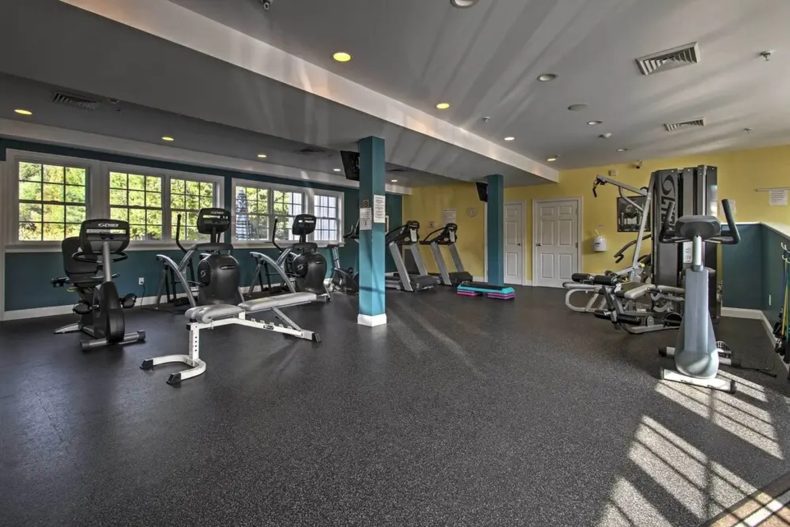 Cozy Wells Cottage w/ Pool Access: 1 Mi to Beach!