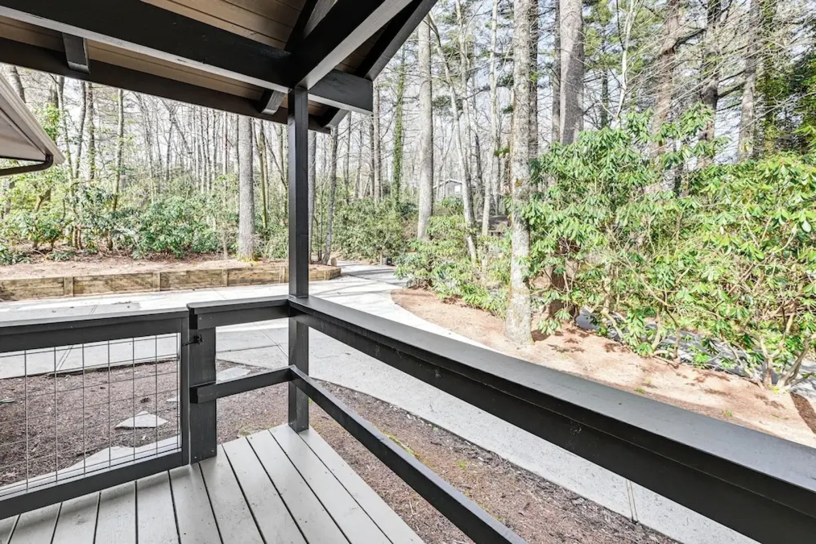 Updated Highlands Cottage w/ Deck + Fireplace!