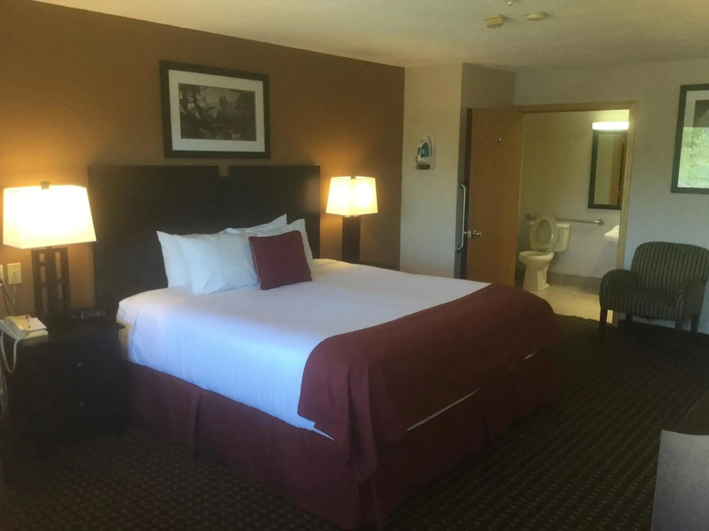 Econo Lodge Inn & Suites Lodi - Wine Country Area