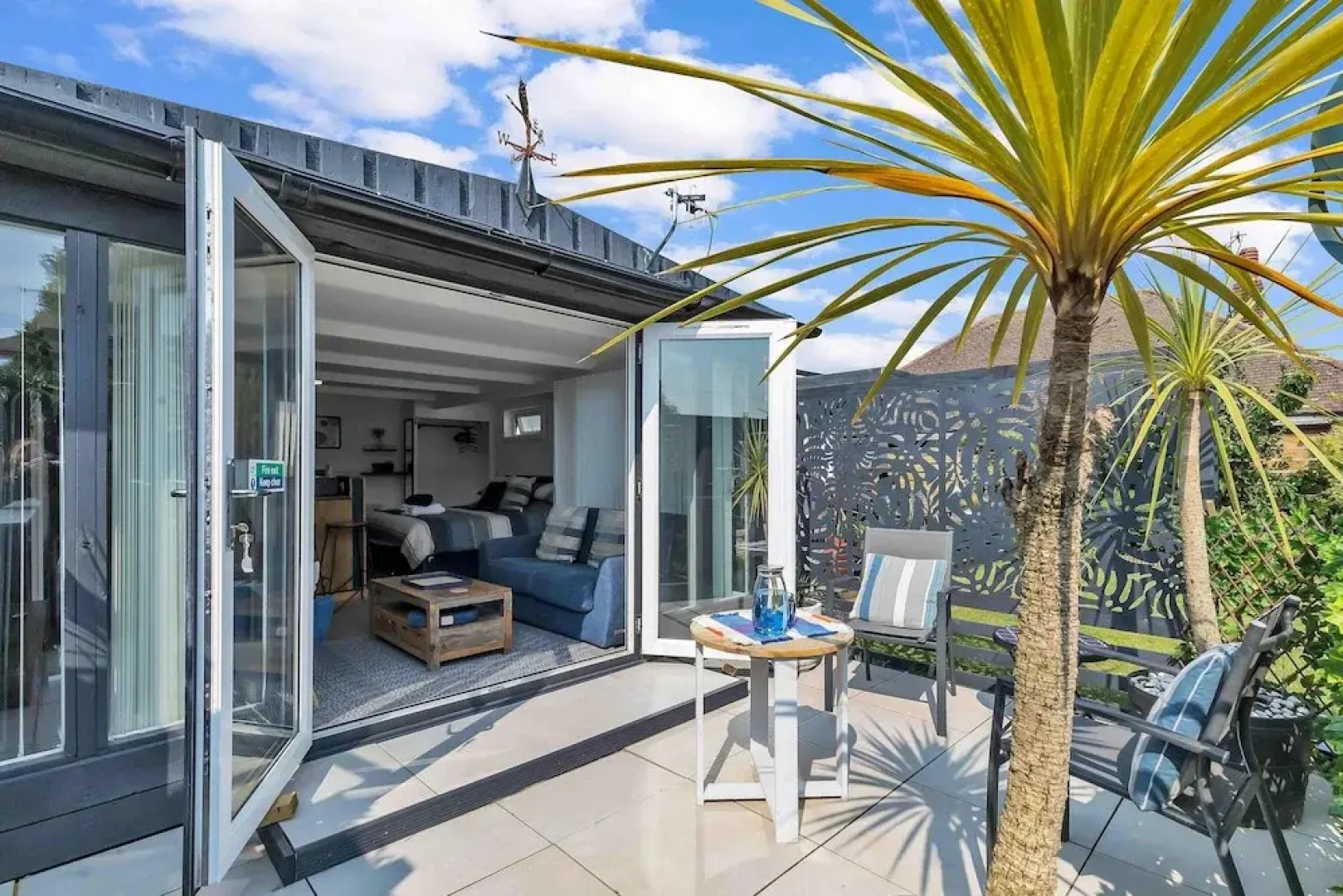 Garden Room With Parking By My Getaways