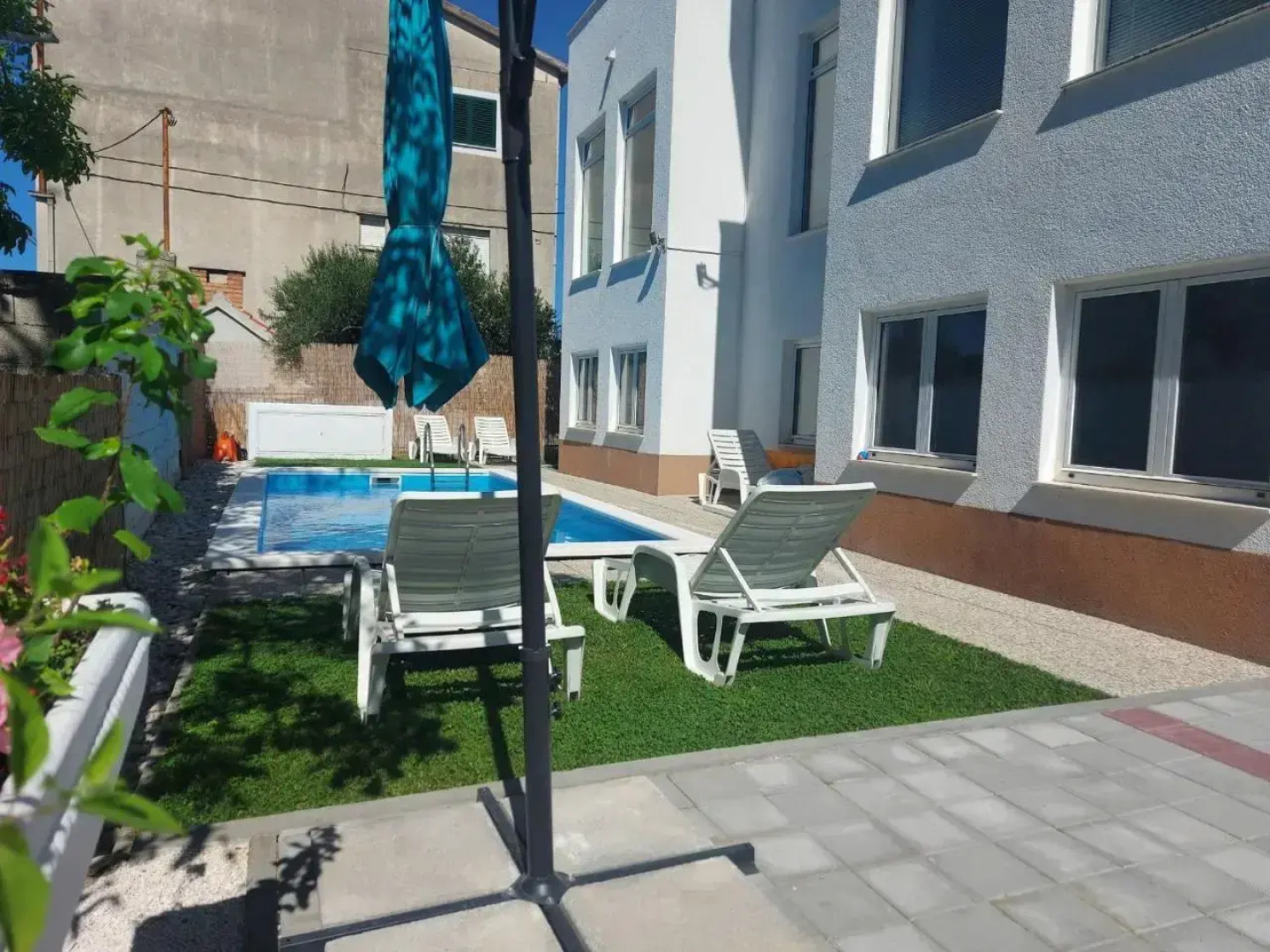Apartments Karadza