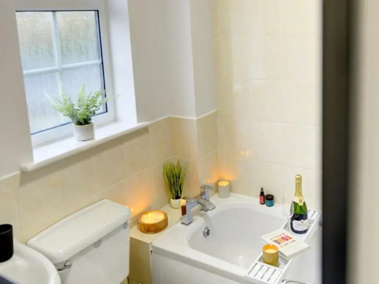 The Snagge I eco-Serviced Accommodation I A Cute Detached House I Large Garden I Pet Friendly I Free Parking I By SILVA