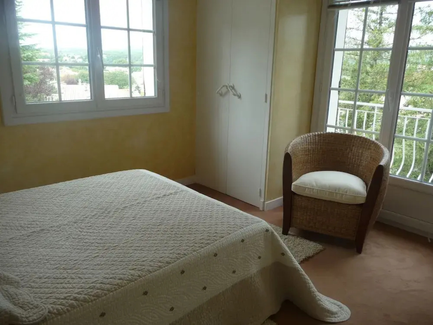 Attractive Holiday Home in Céreste With Swimming Pool