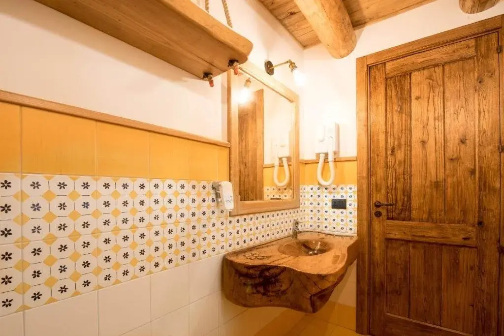 Etna Quota Mille Boutique Hotel, Typical Sicilian Food & Wine