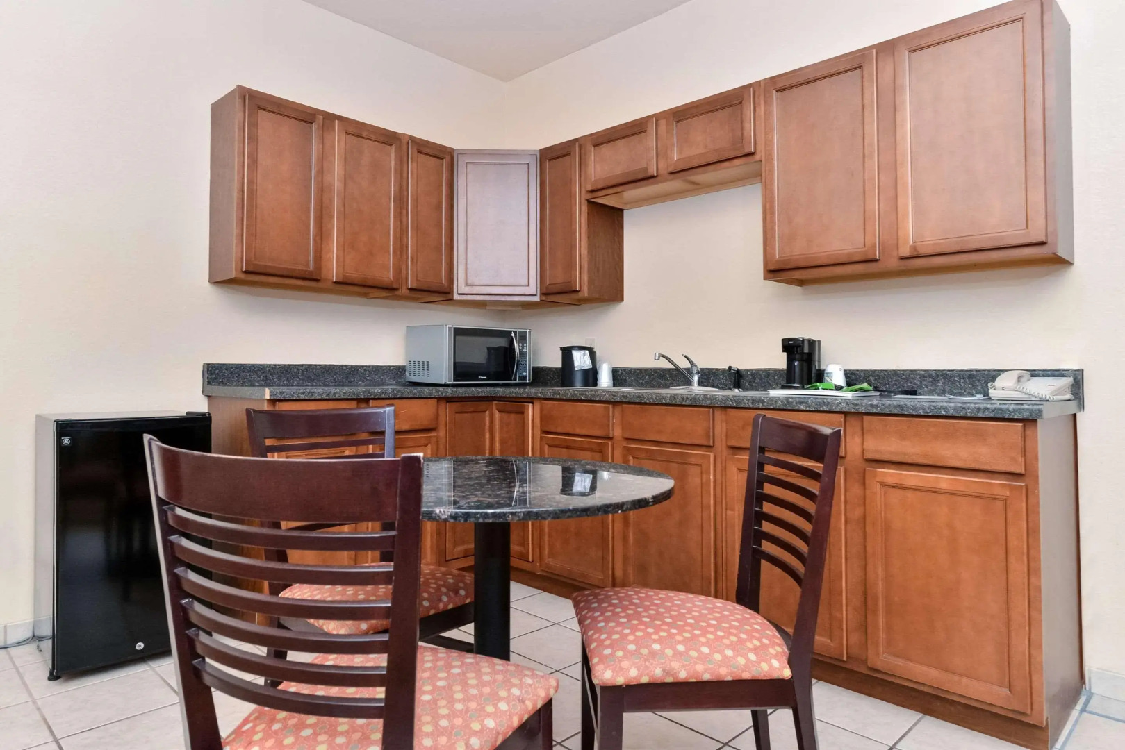 Express Inn & Suites