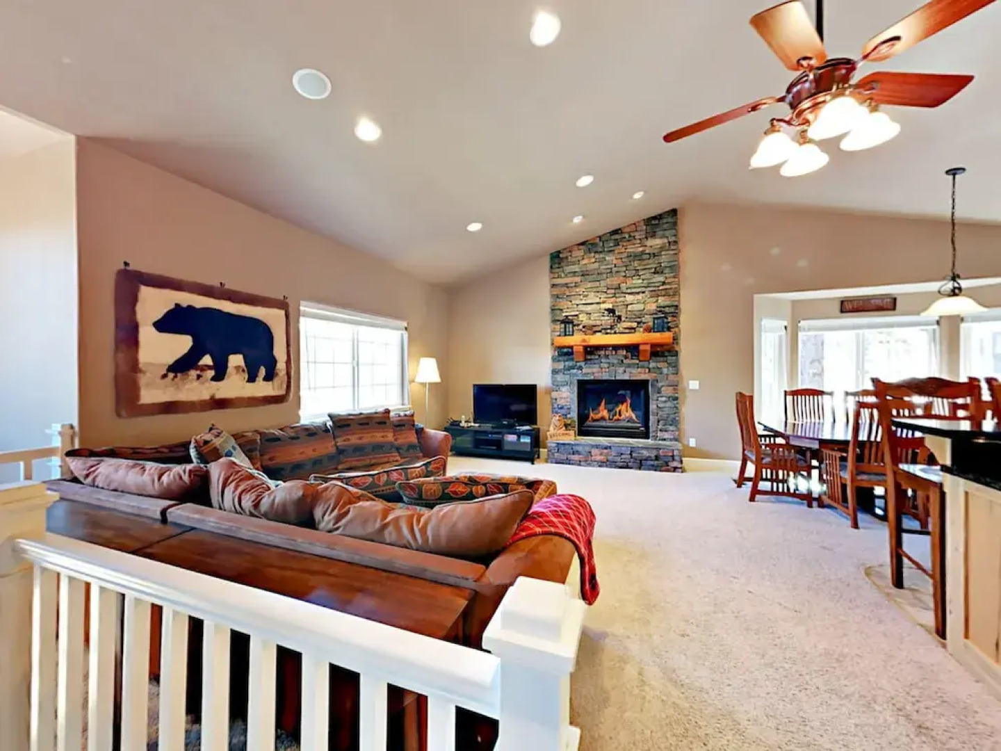 913 Lake Tahoe Blvd Home 4 Bedrooms 3.5 Bathrooms Home