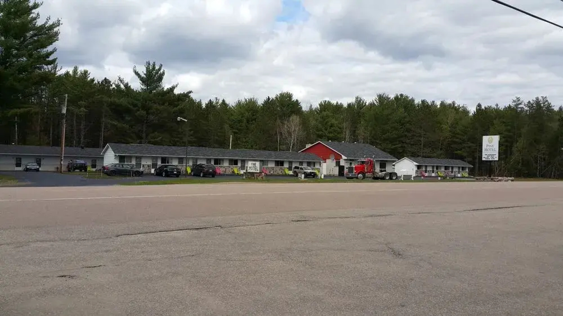 Pine Motel