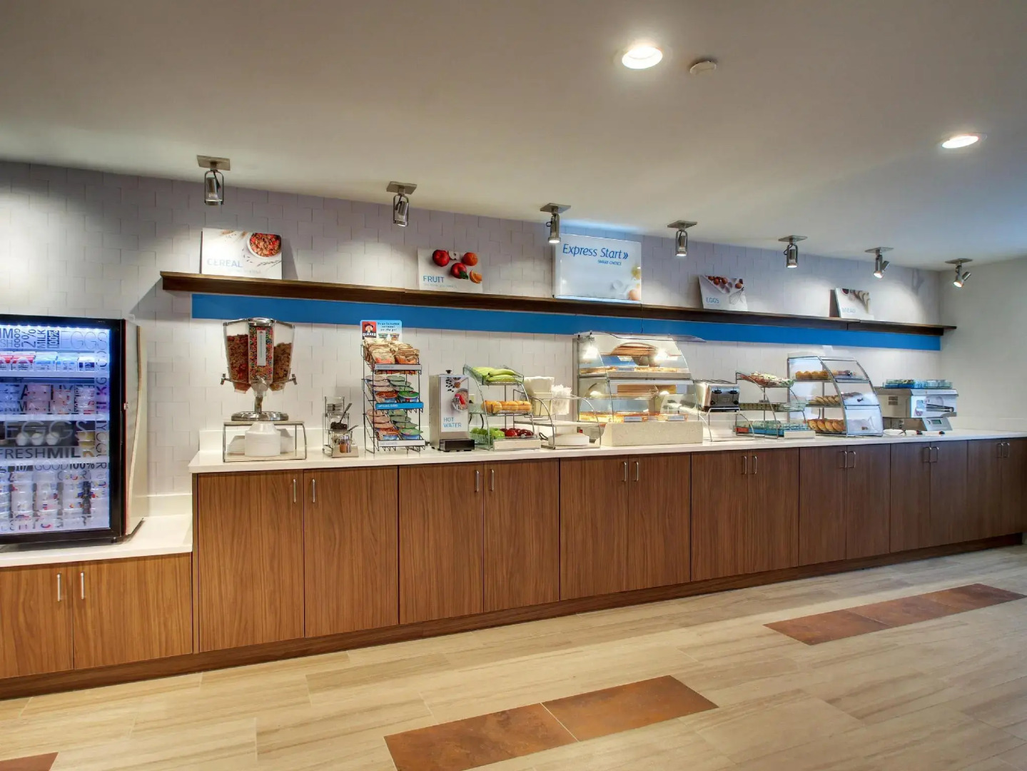 Holiday Inn Express & Suites Lincoln East - White Mountains by IHG