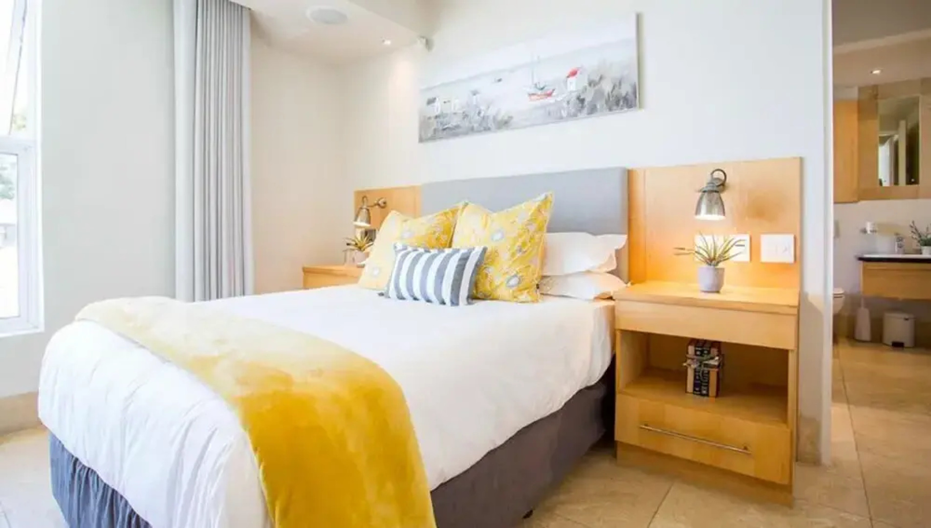 Comfy Room in a Seafront Villa