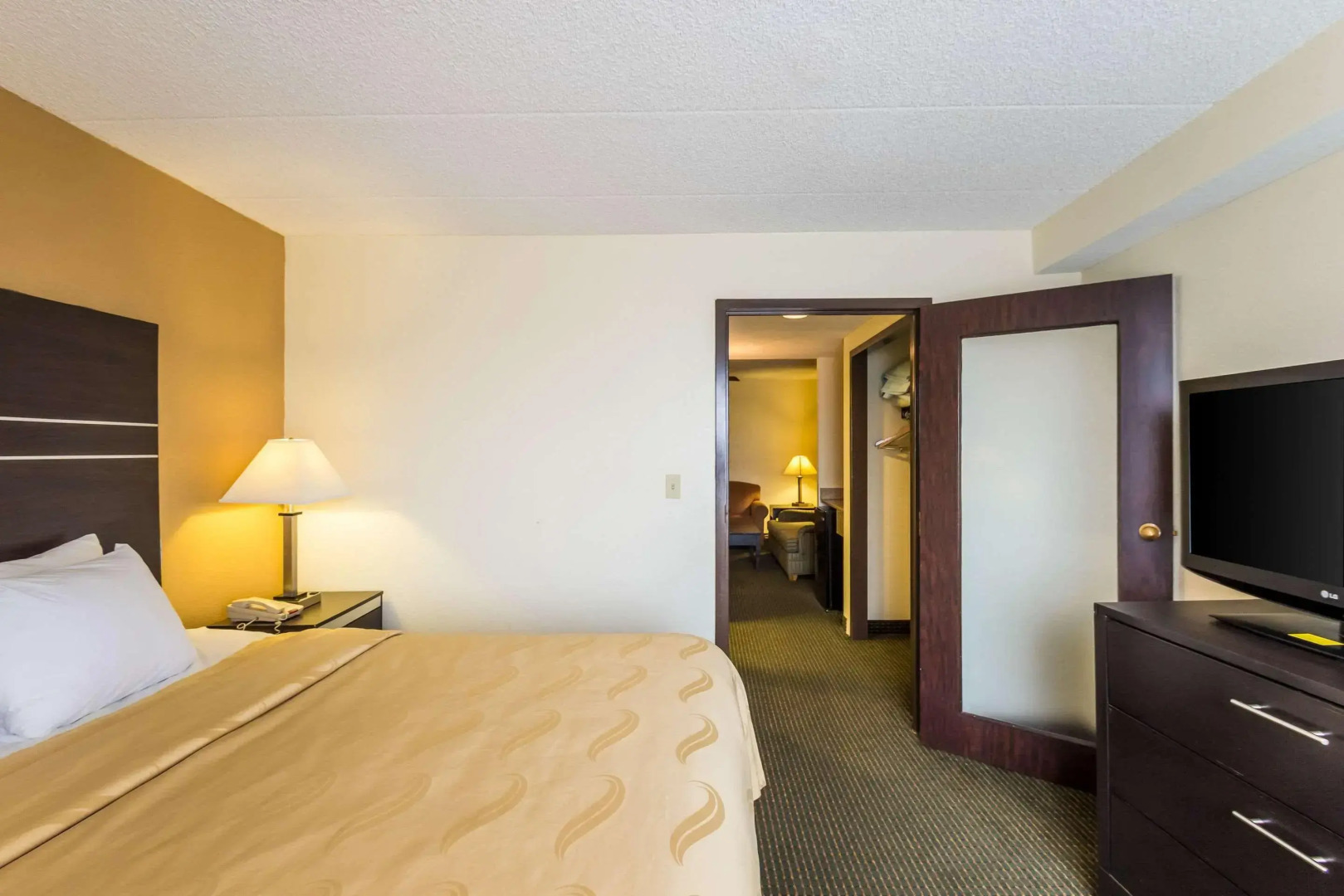 Quality Suites Milwaukee Airport