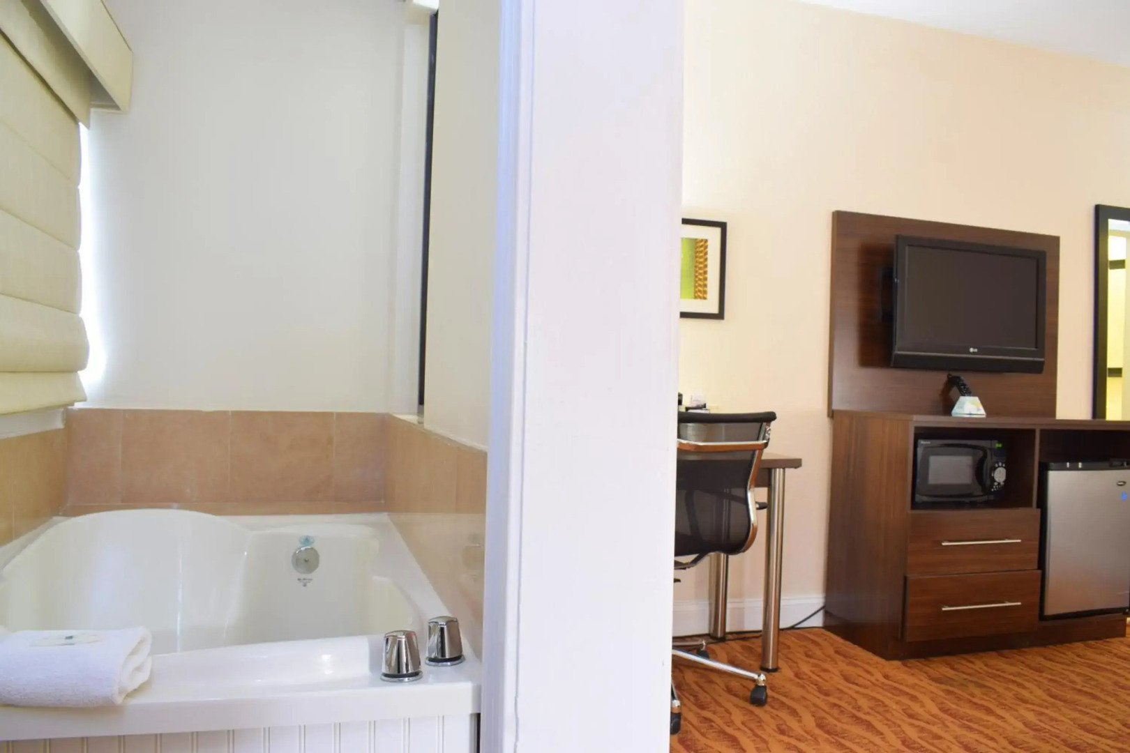 Quality Inn & Suites Middletown - Newport