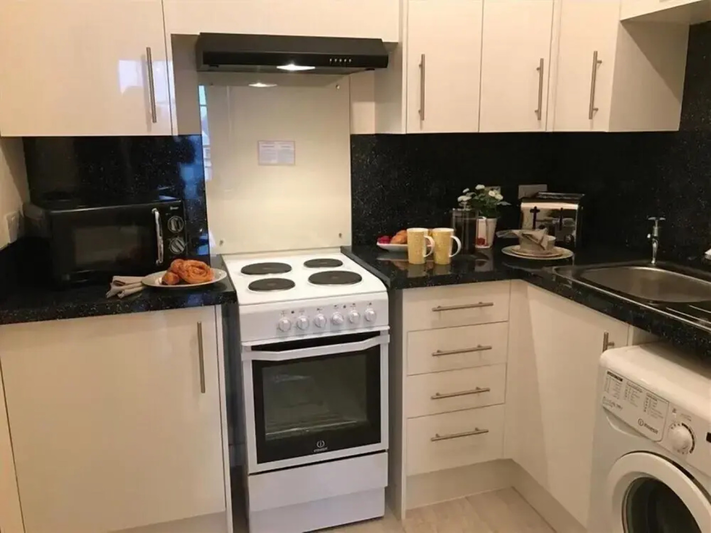 The Glyndwr - Berwyn House - Central Wrexham - Sleeps Up To 6