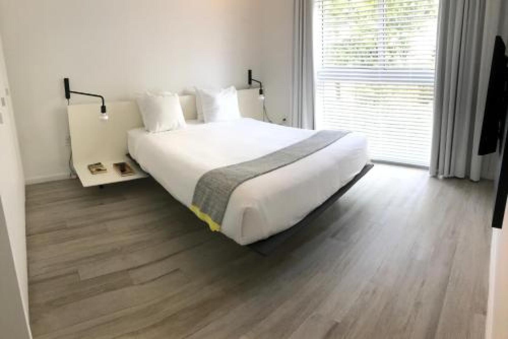 Beach Haus Key Biscayne Contemporary Apartments