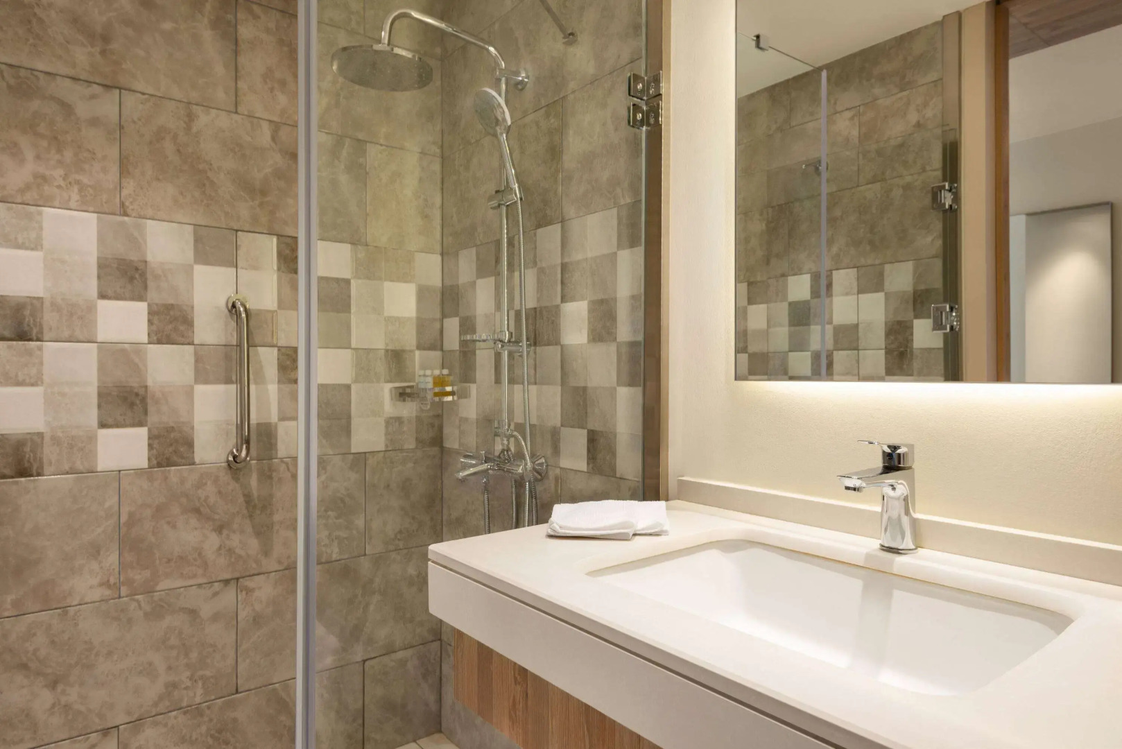 Wyndham Garden Zomin