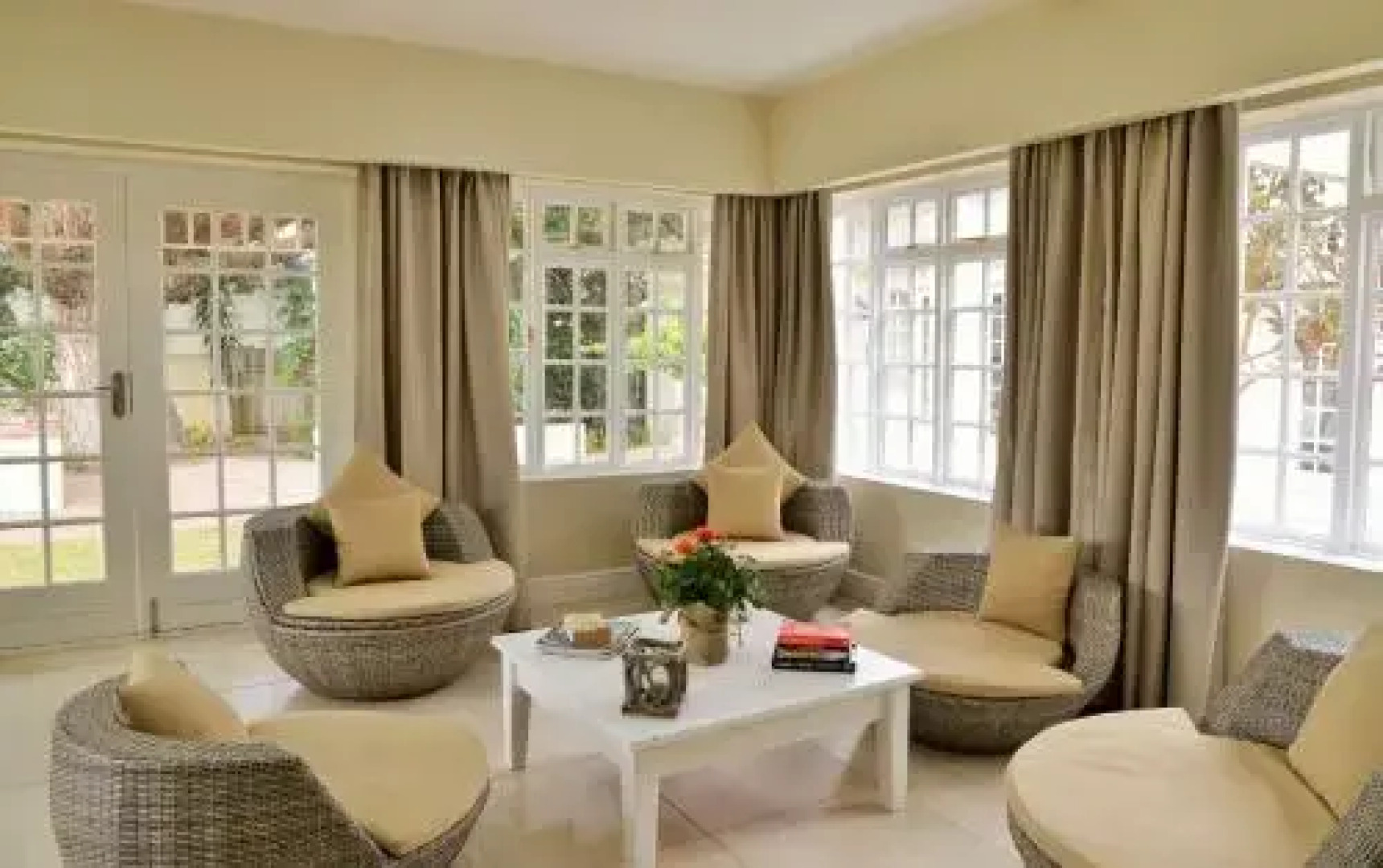 10 on Milner Guesthouse