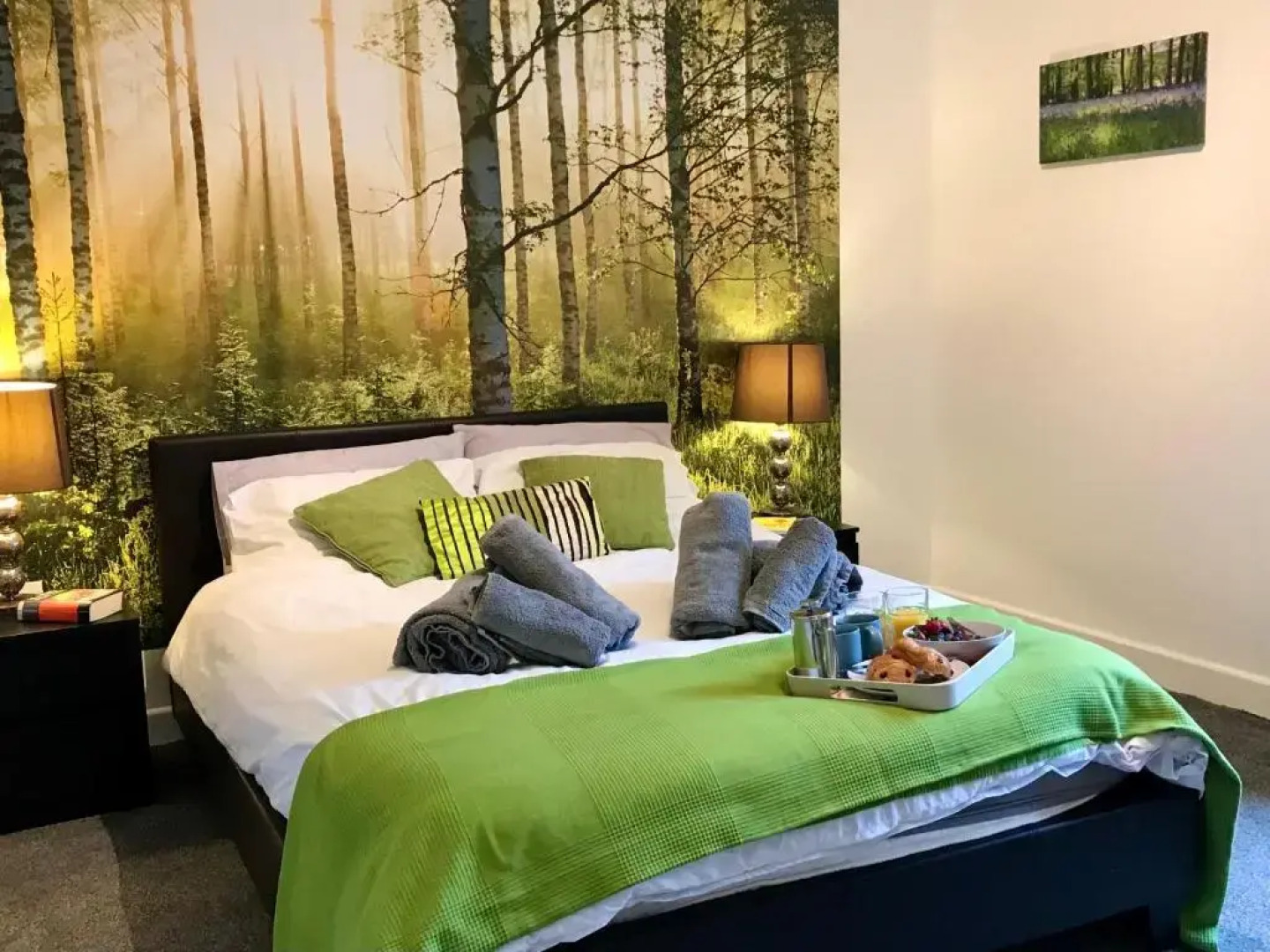 Stylish 3 Bedroom House Only 5 Mins From M6/m58