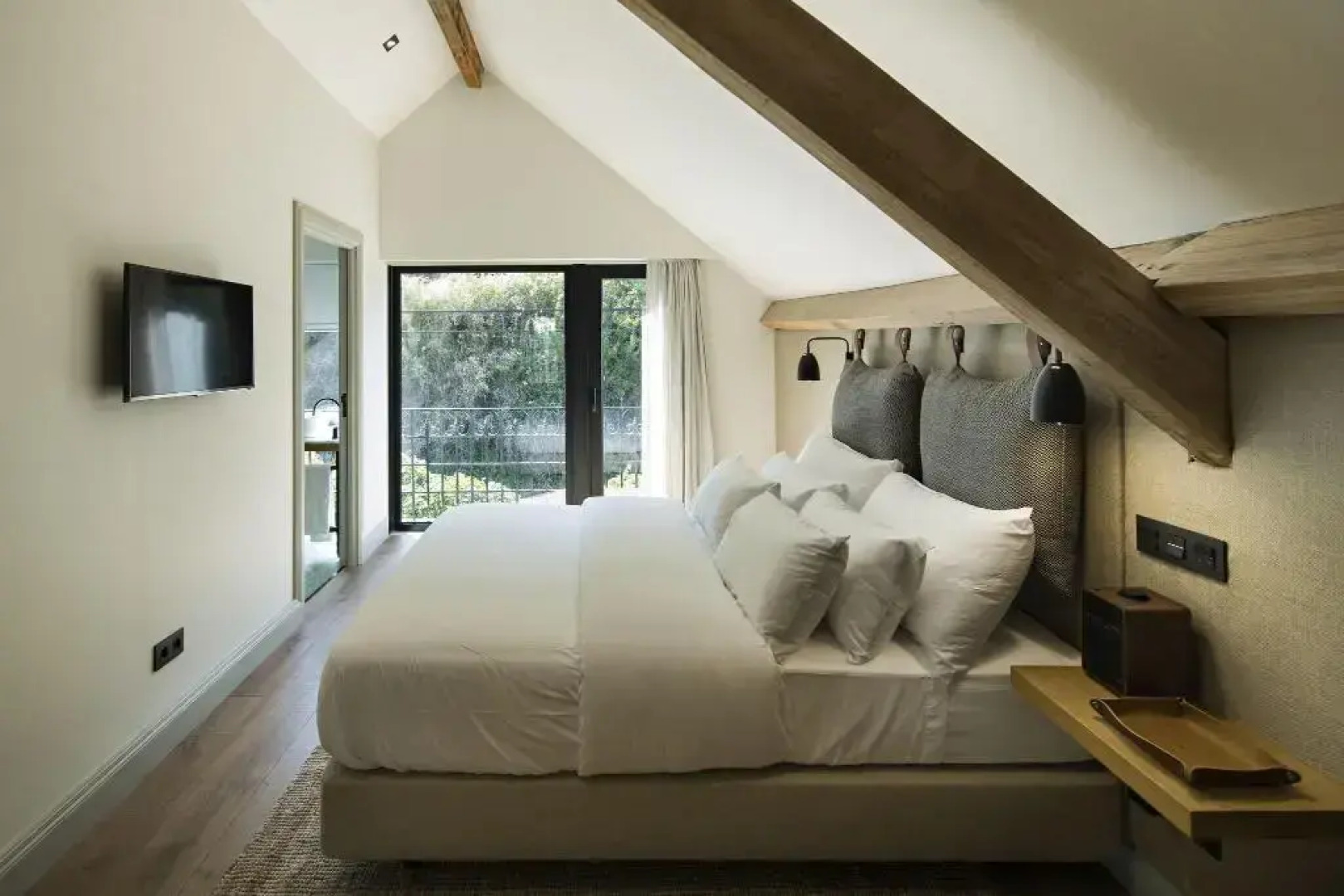 Quinta de S. Bernardo Winery & Farmhouse