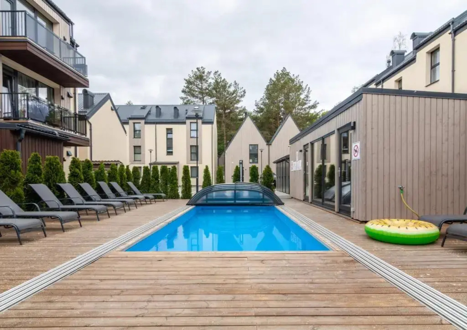 VineWood Apartment, By Cohost