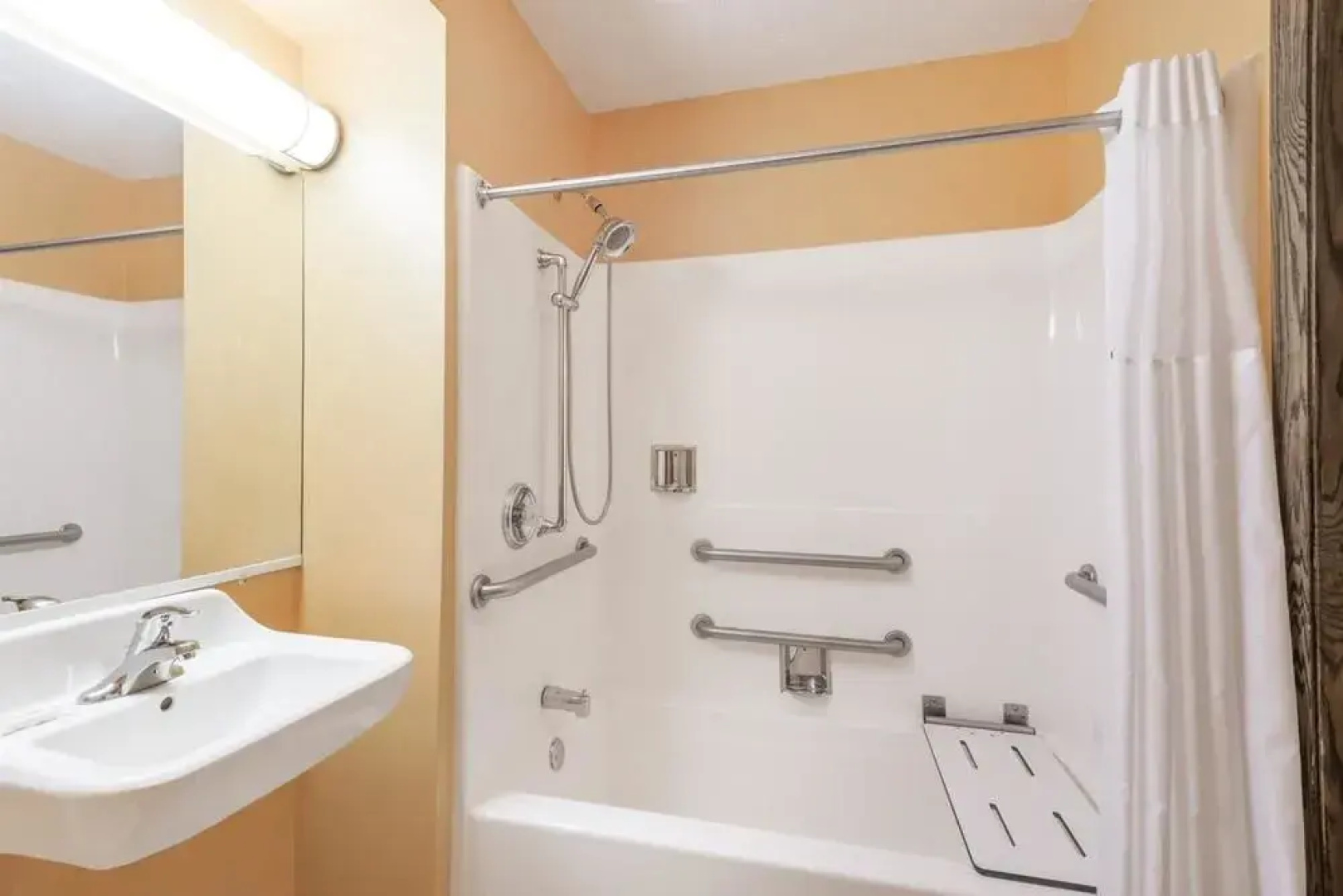 Days Inn And Suites Youngstown / Girard Ohio