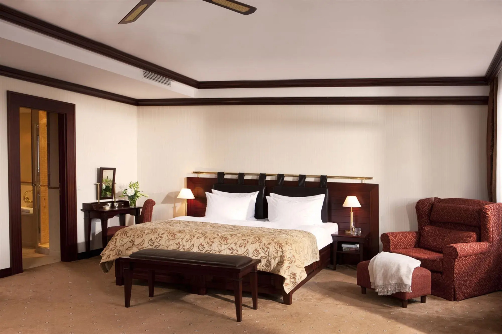 Yachthafenresidenz Hohe Duene