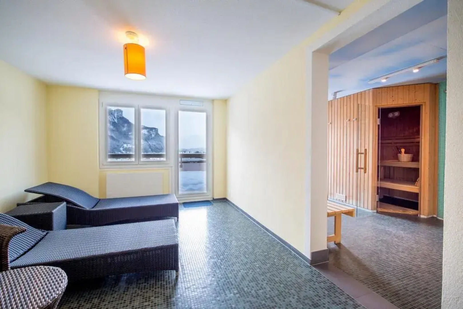 Hotel Sherlock Holmes & Khana Restaurant 200 m Gondola to Hasliberg Ski