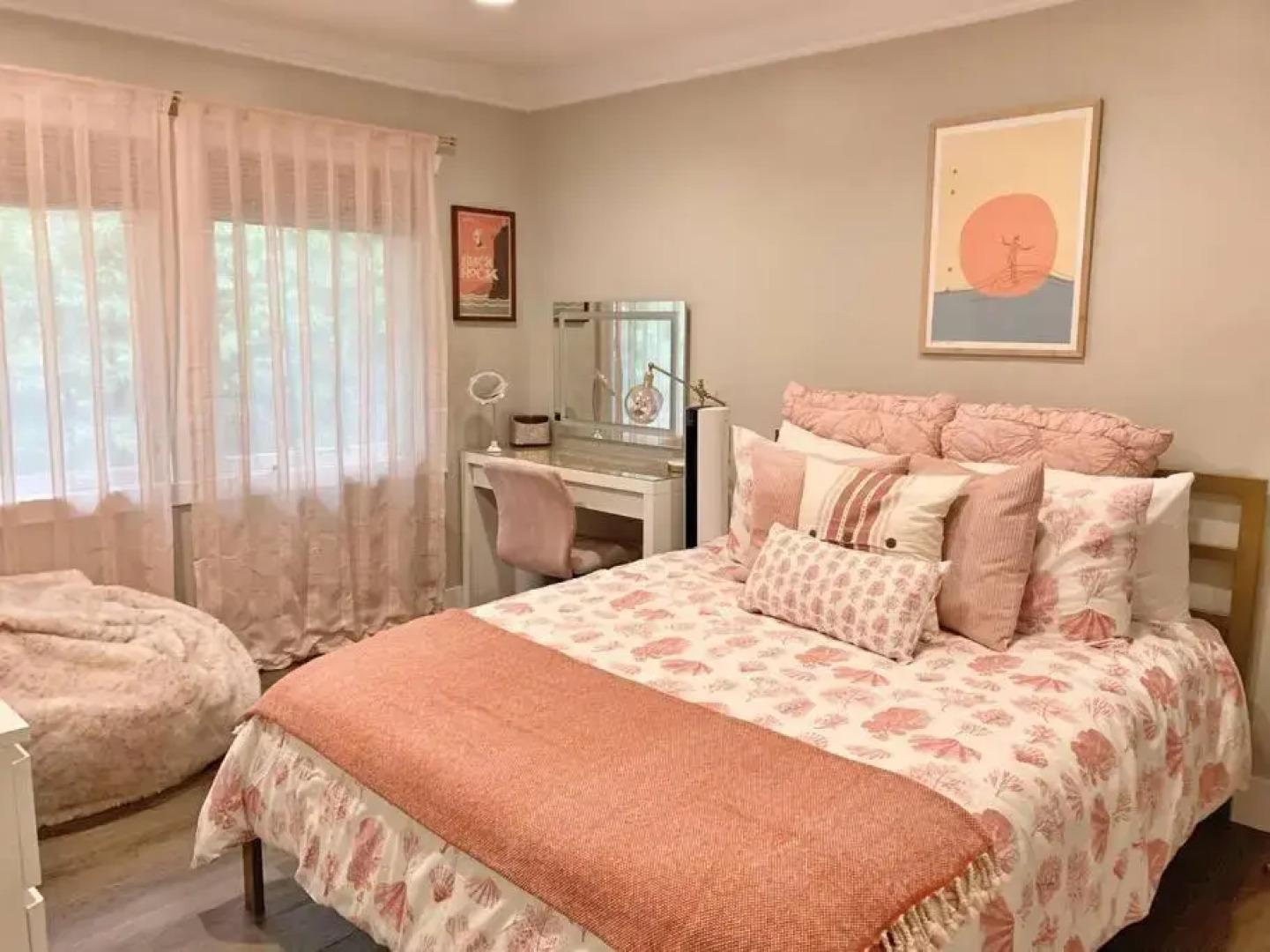 Cute Home 7 Blocks To Beach . Xbox . Bikes . Pets