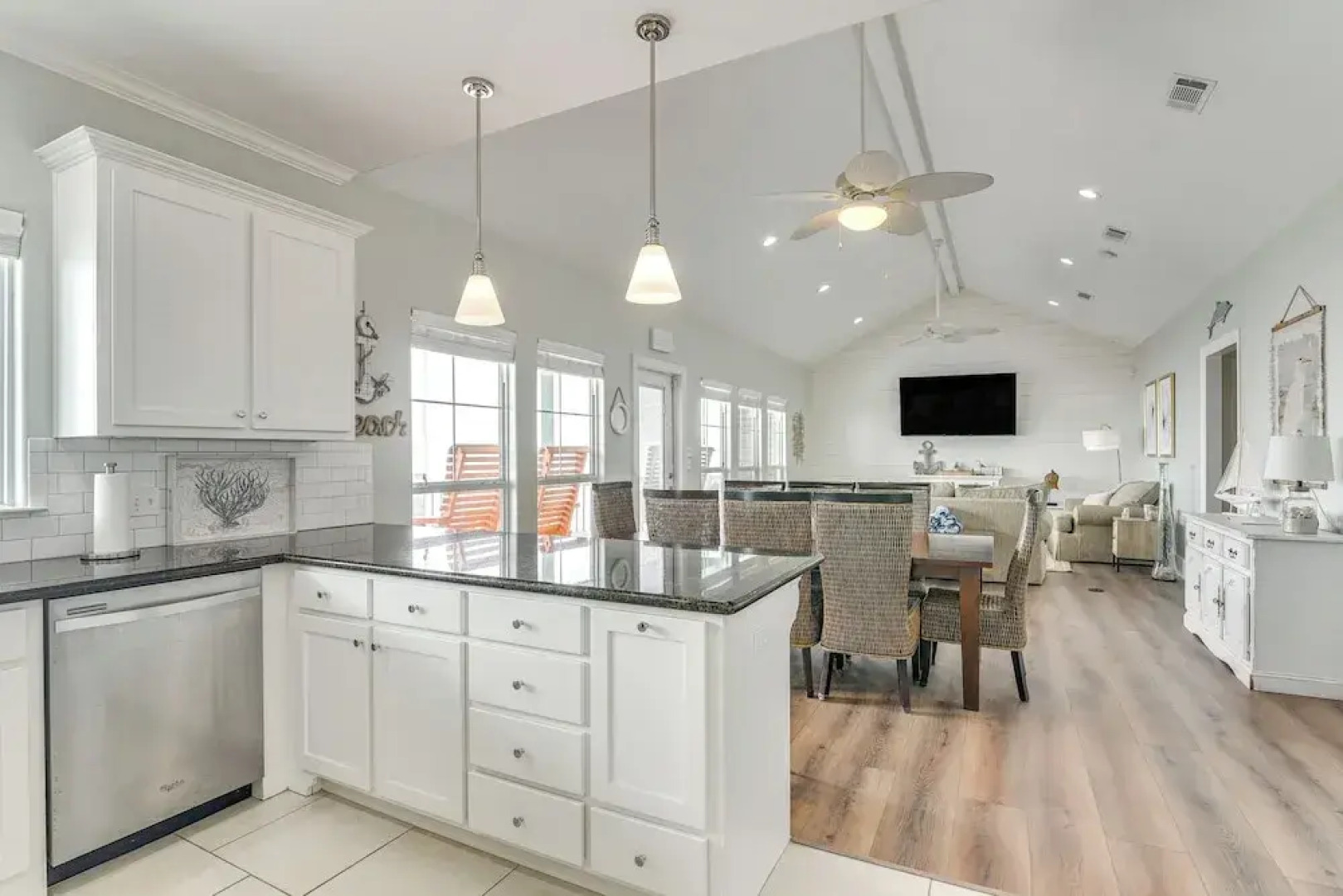 Oceanfront Crystal Beach Vacation Home w/ Deck!