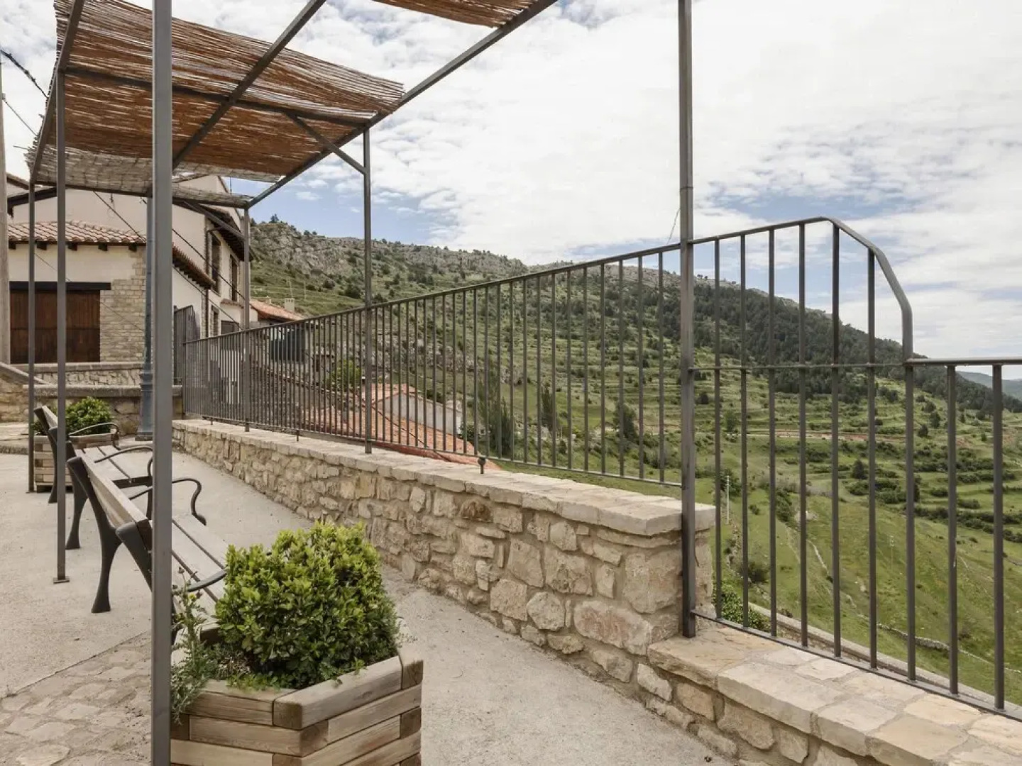 Voguish Apartment in Gudar With Heating