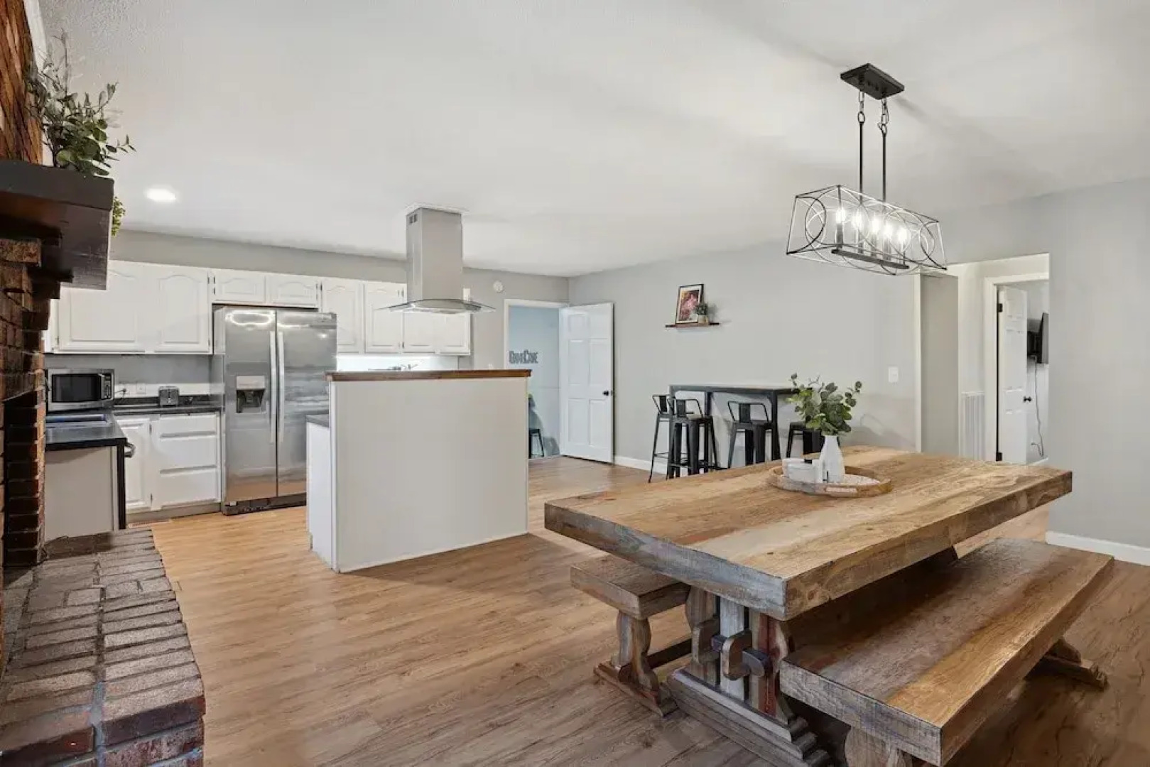 Bluff Mountain Bungalow 4 Bedroom Home by RedAwning