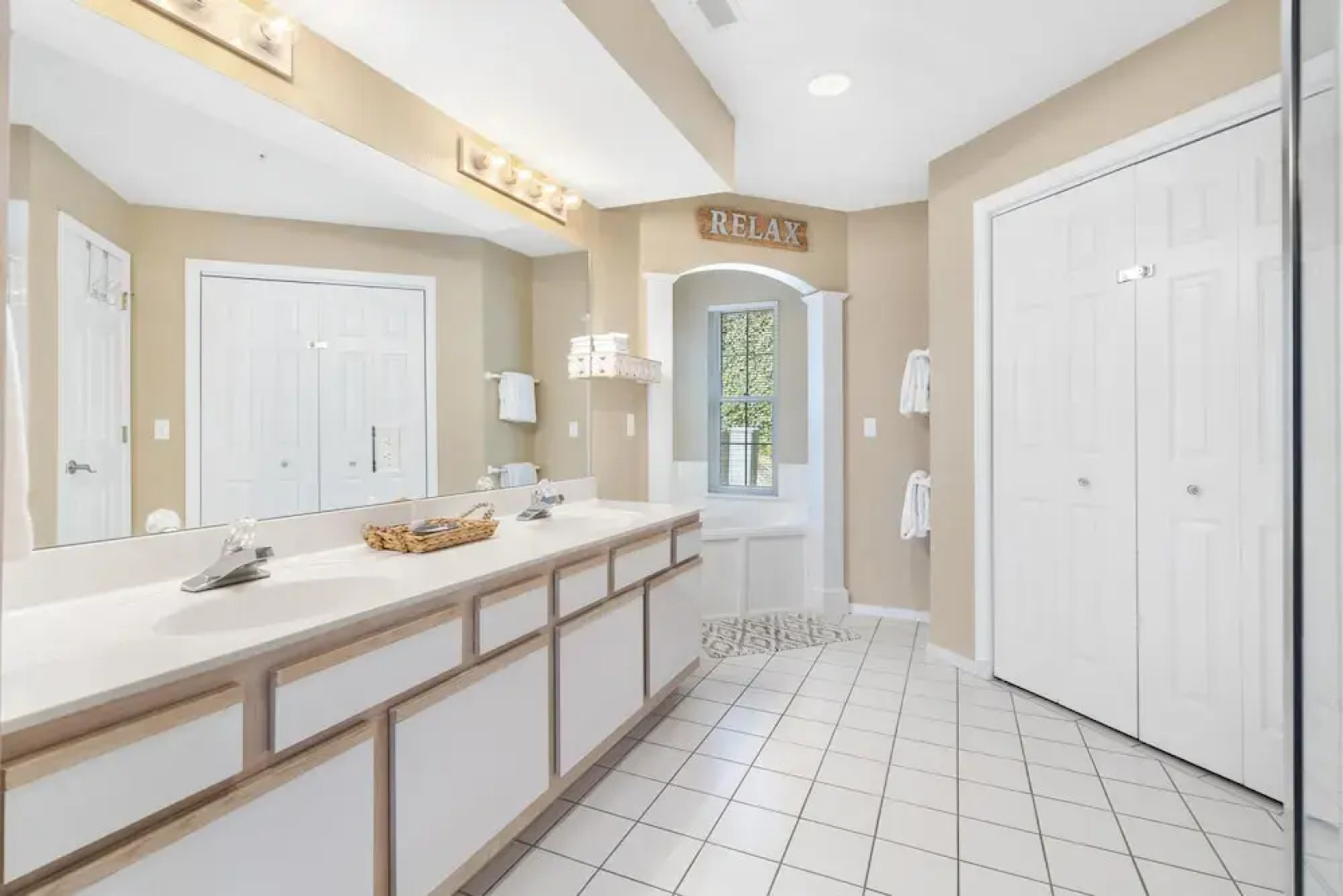 Serene Escape at Table Rock Lake