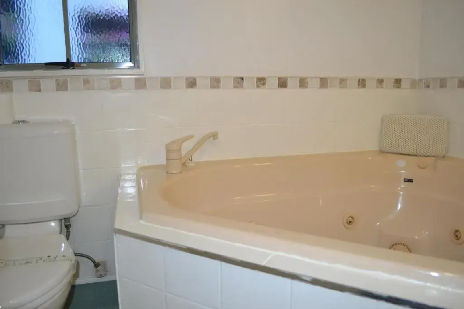 Colonial Lodge Motel