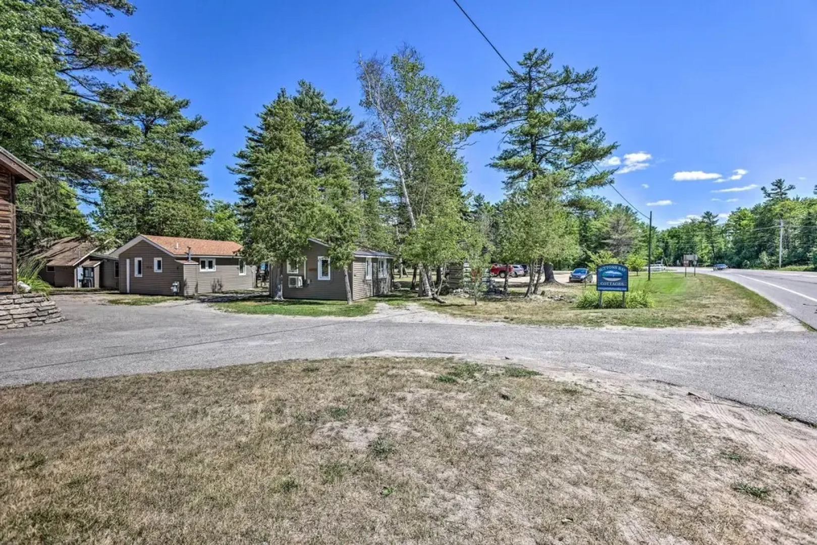 Suttons Bay 'bayview Cottage' w/ Deck & Gas Grill!