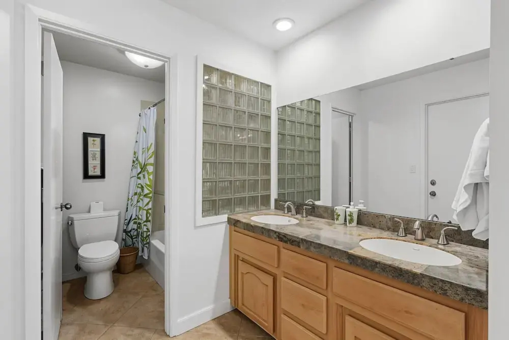 The Red House - Near Golf, Beaches & Communal Pool by Yosemite Region Resorts