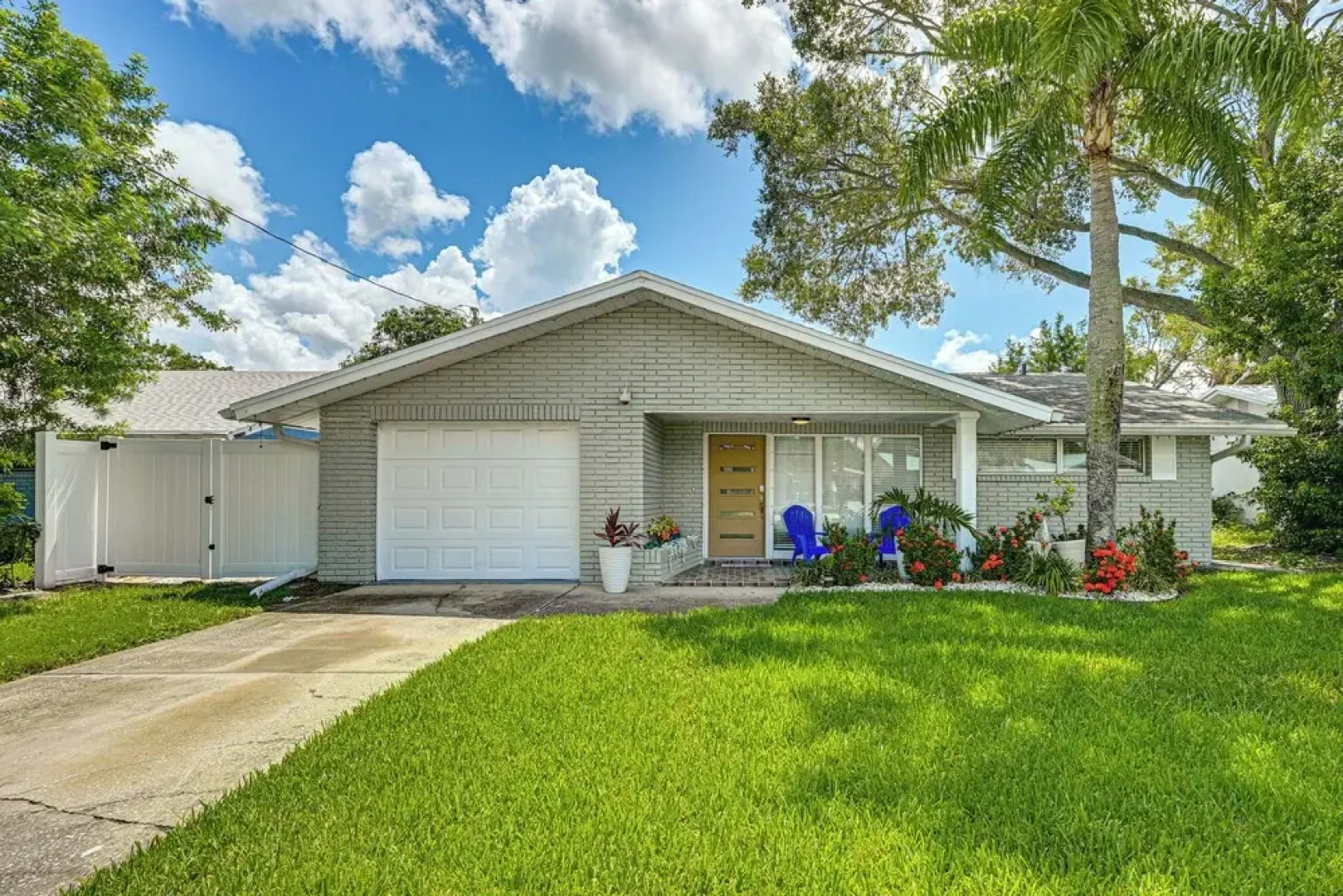 Swim, Fish & Relax: Port Richey Gem w/ Yard!