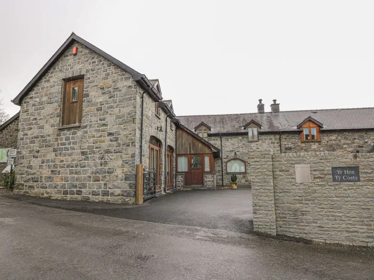 Yr Hen Ty Coets