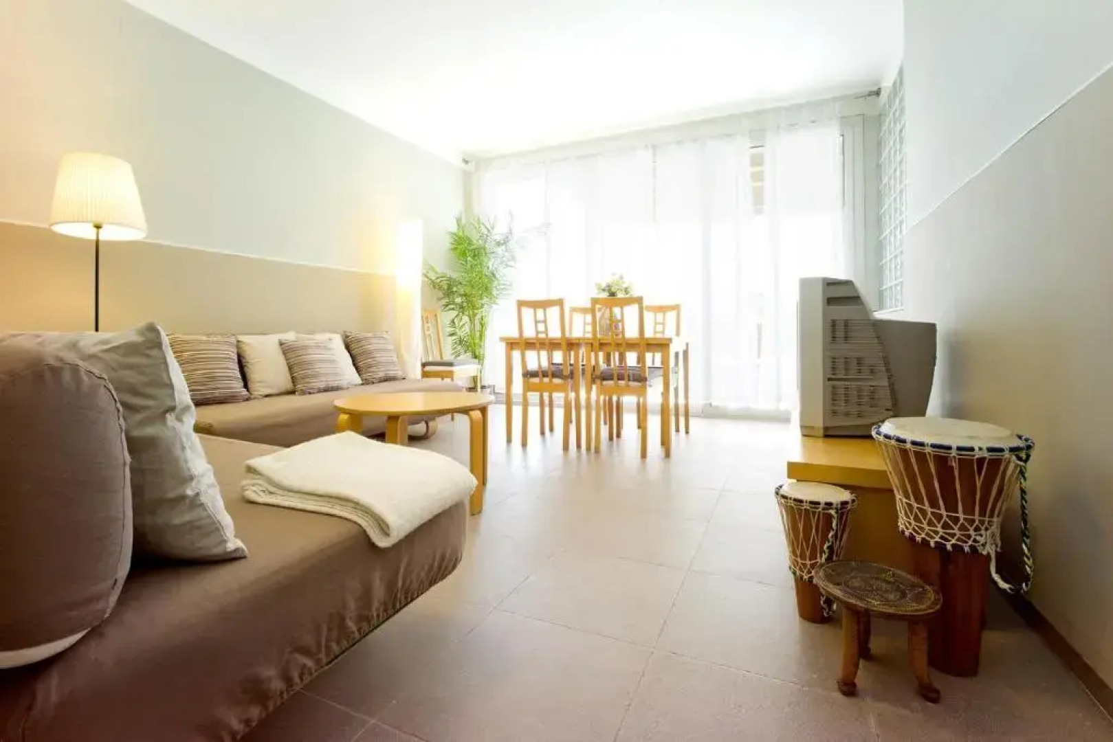 Amplio apartamento con terraza en zona muy tranquila