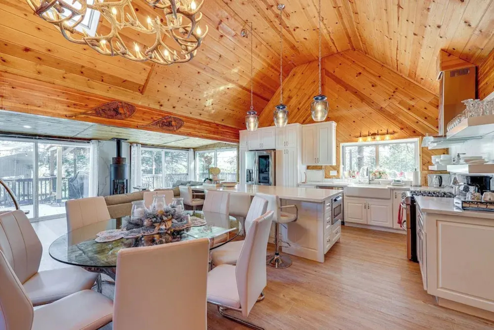 Wraparound Deck & Grill: Wrightwood Cabin Near PCT