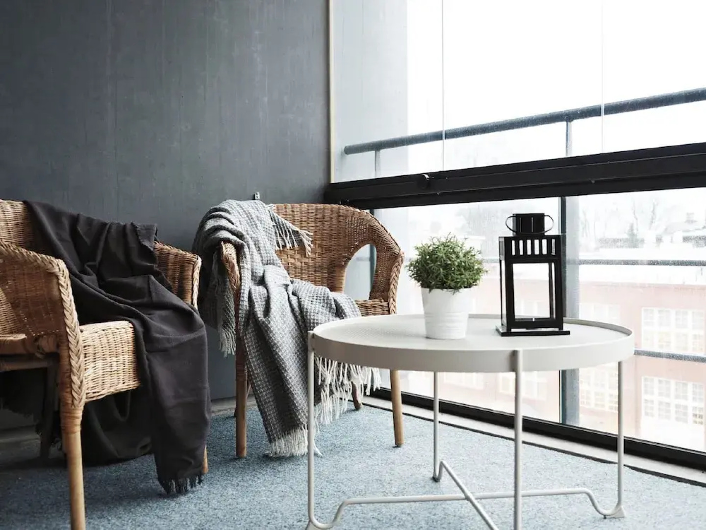 Modern 1BR Apt with Sauna, Balcony & Free Parking