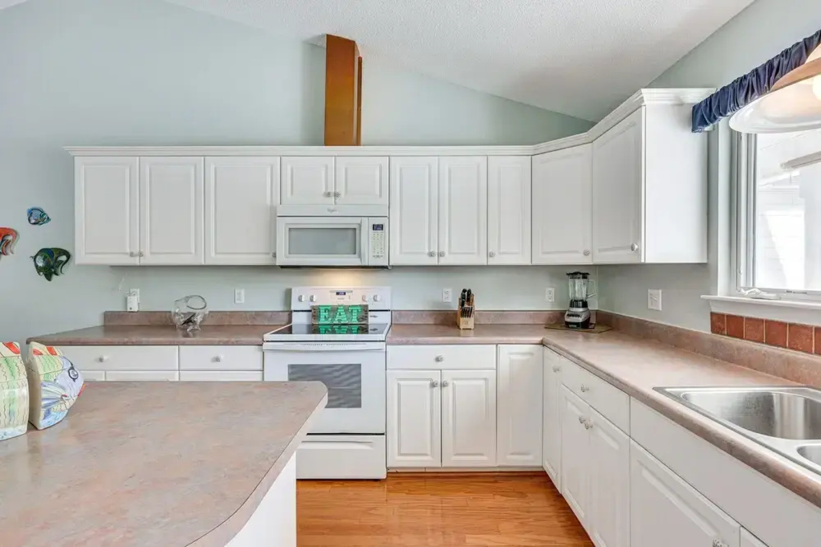 Cape Carteret Home ~ 3 Mi to Crystal Coast Beaches