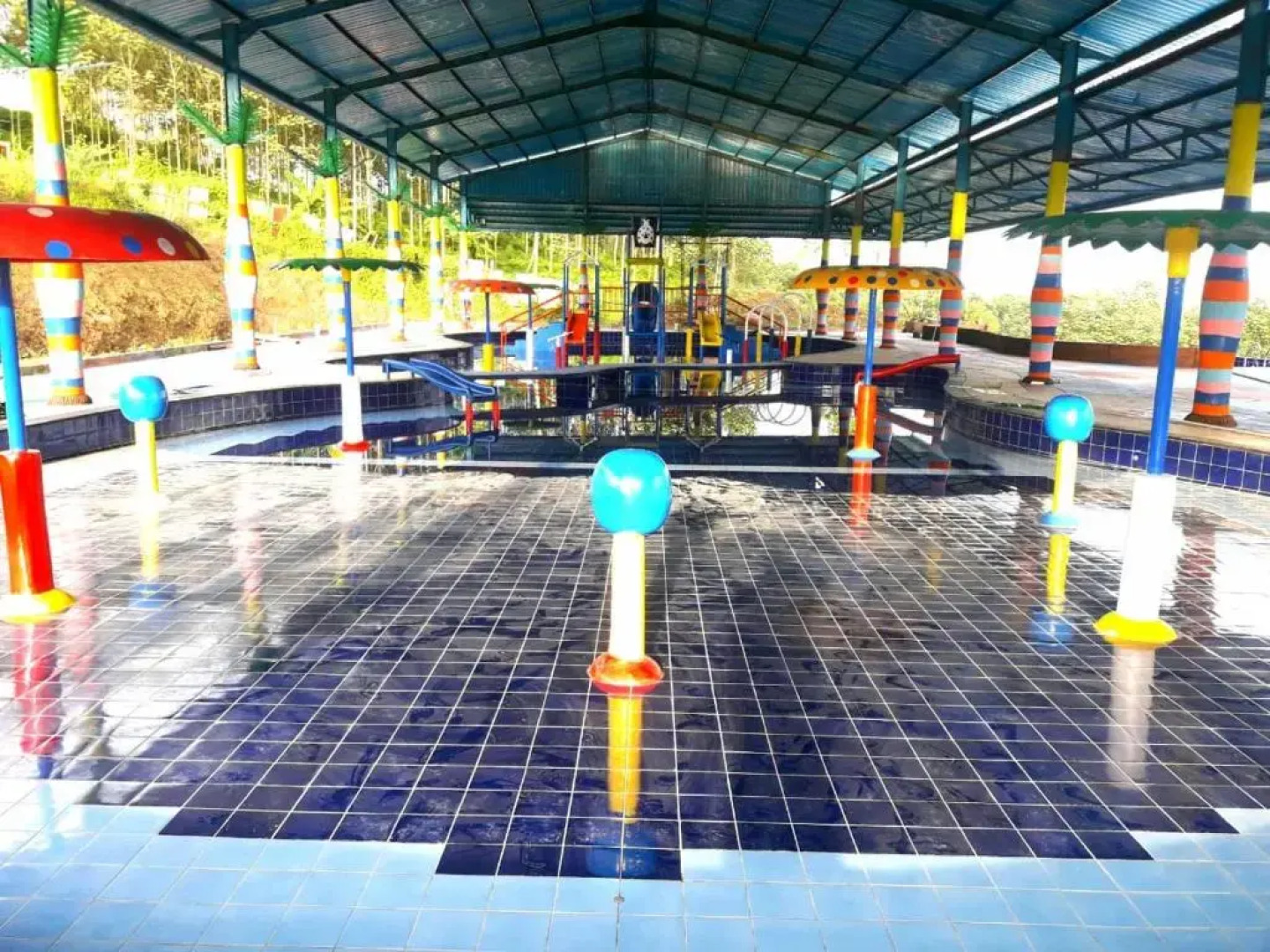 Royal Caravan Hotel Trawas