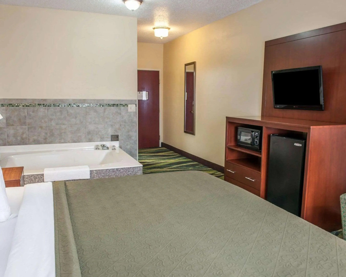 Quality Inn & Suites South Bend Airport