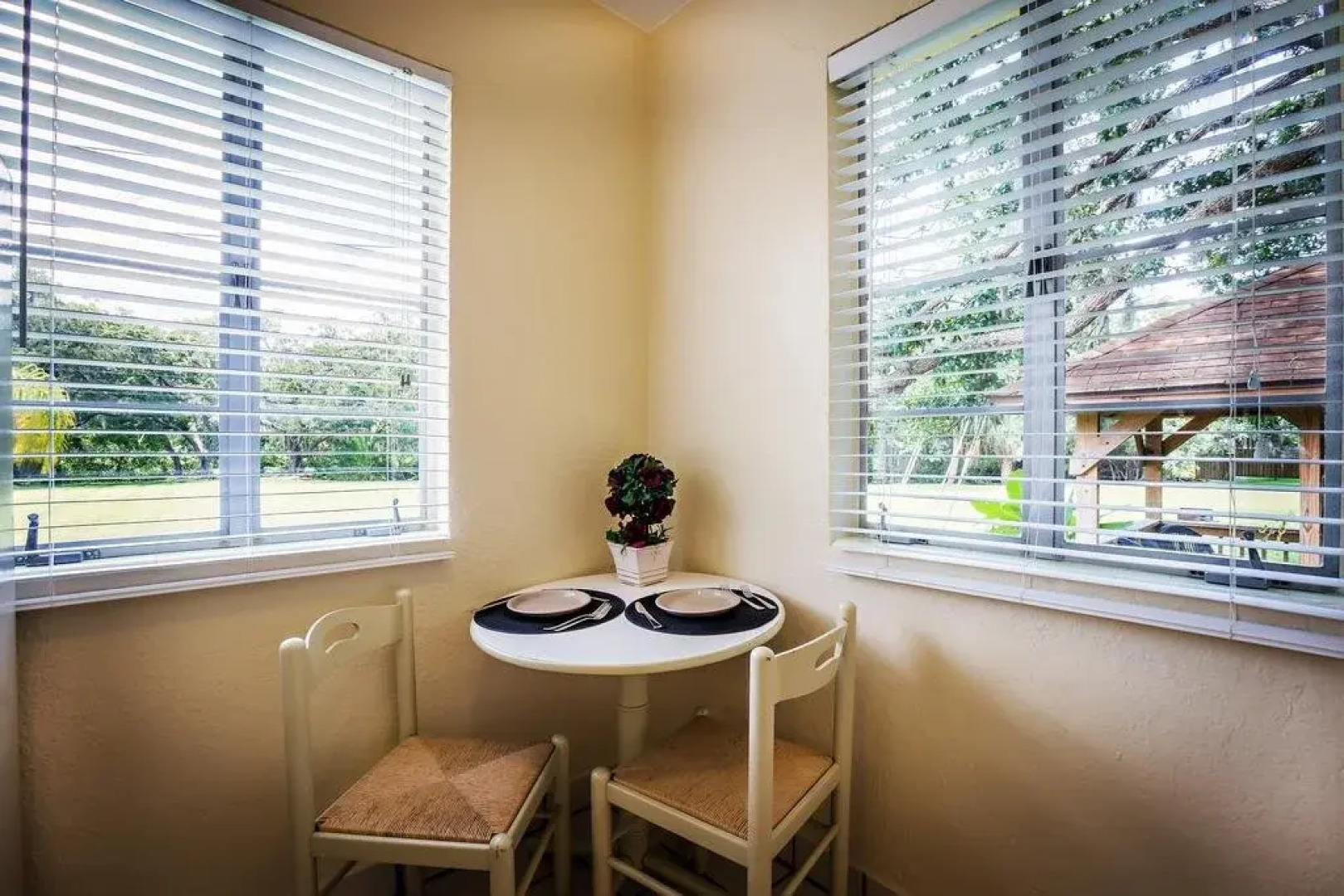 Mar Bay Motel &Suites