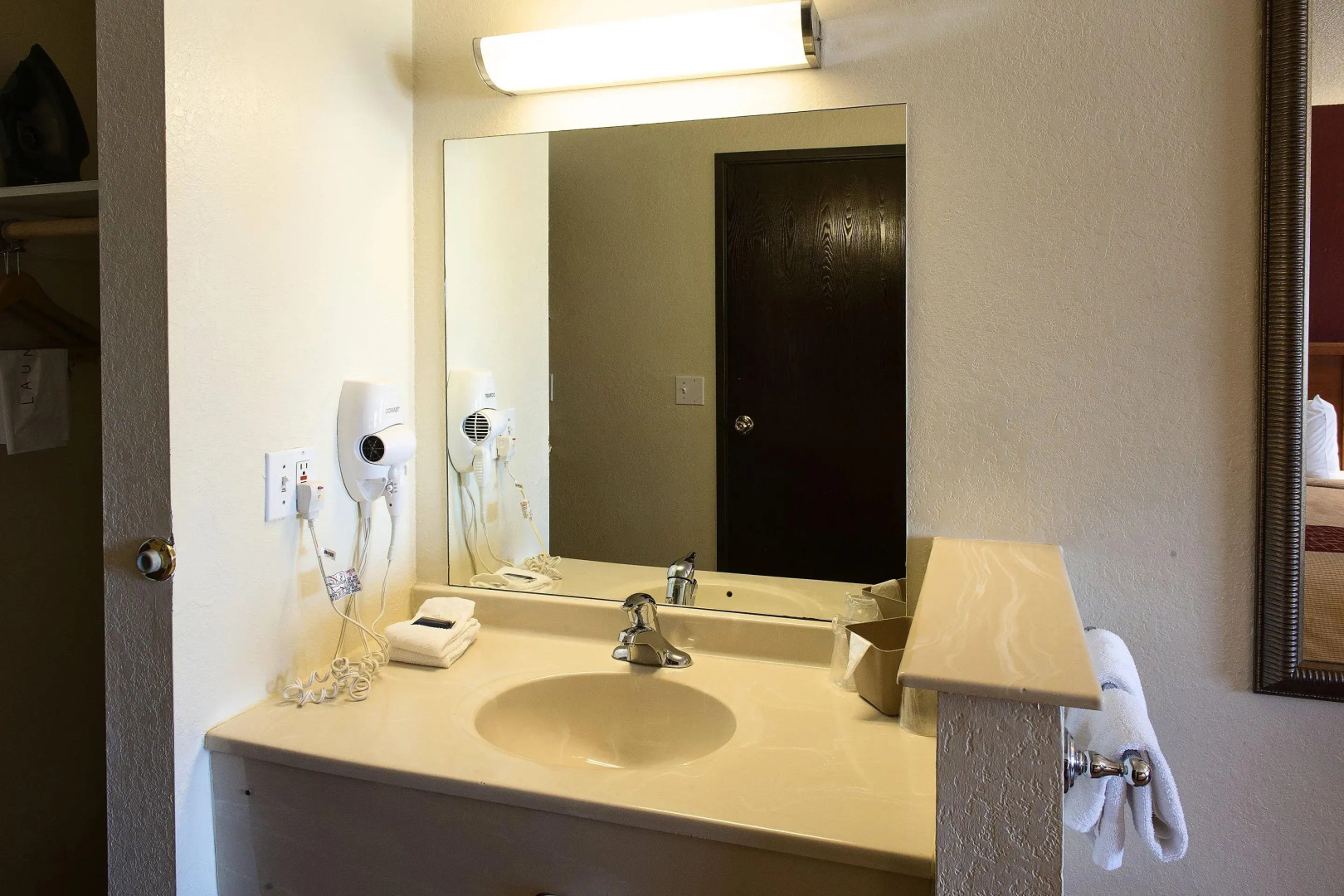 Red Roof Inn & Suites Omaha - Council Bluffs