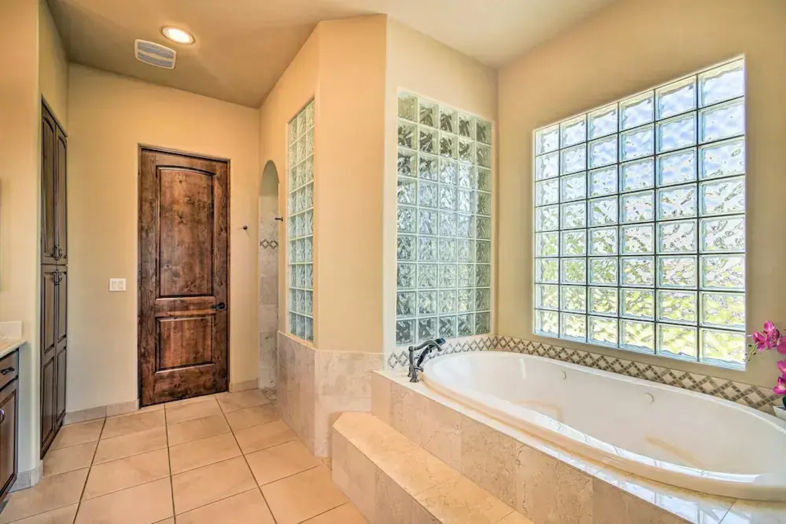 East Mesa Desert and Mountain Views: 5br, Pool