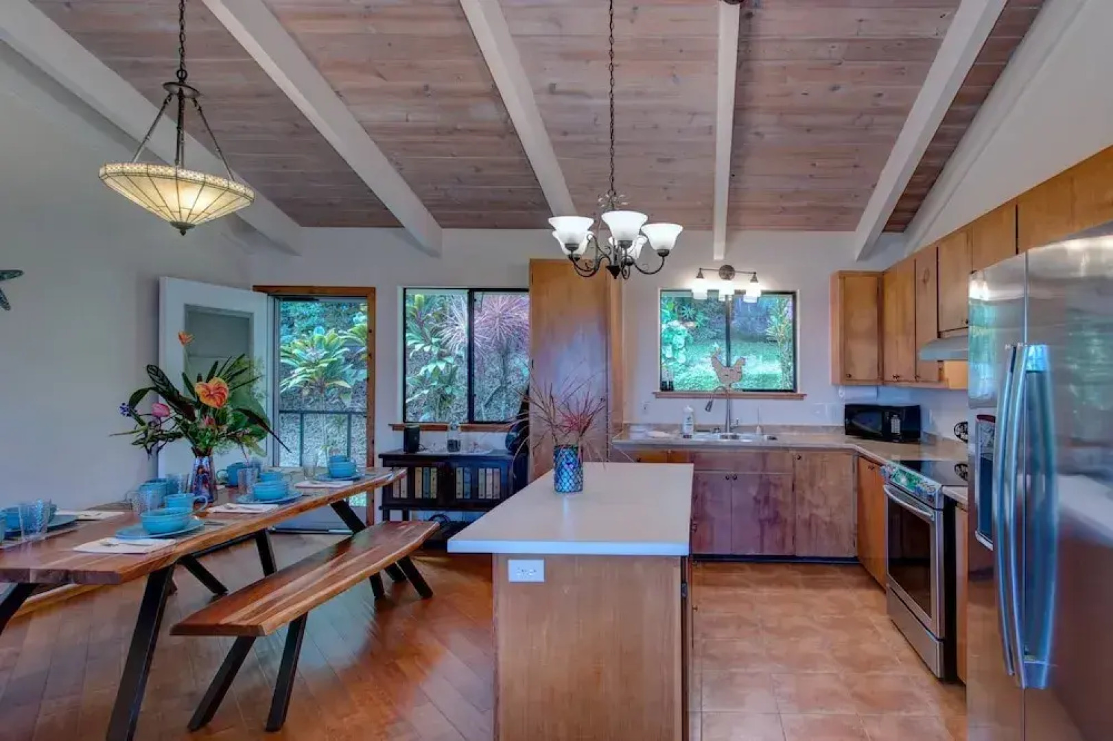 Hamakua Pukana La Hale 3 Bedroom Home by RedAwning