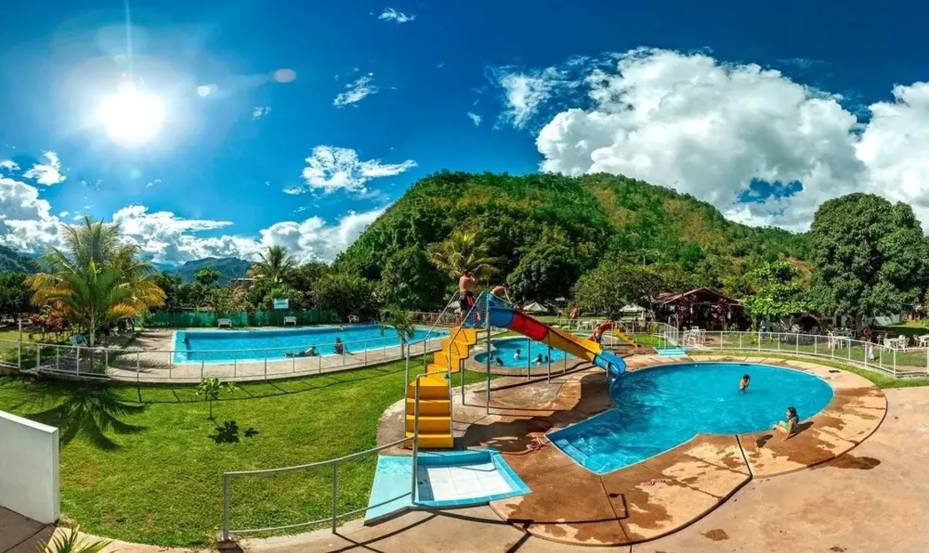 El Tirol Hotel y Piscinas