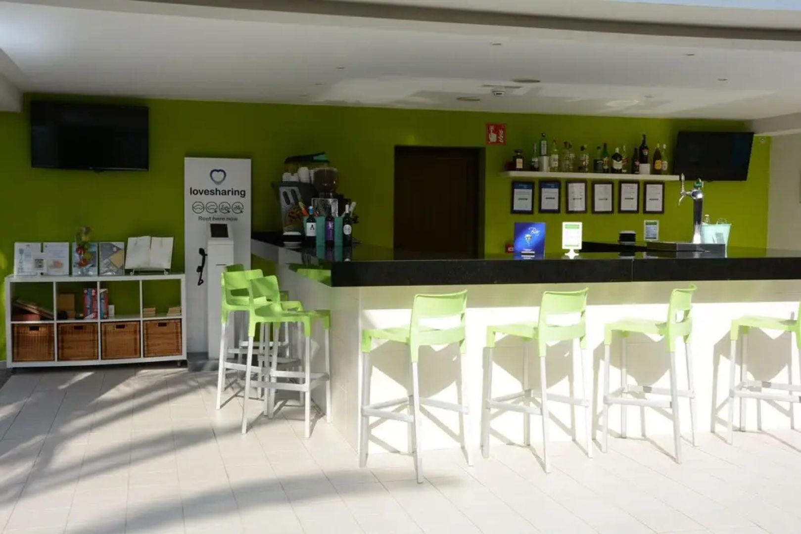 R2 Romantic Fantasia Dreams & Suites Hotel