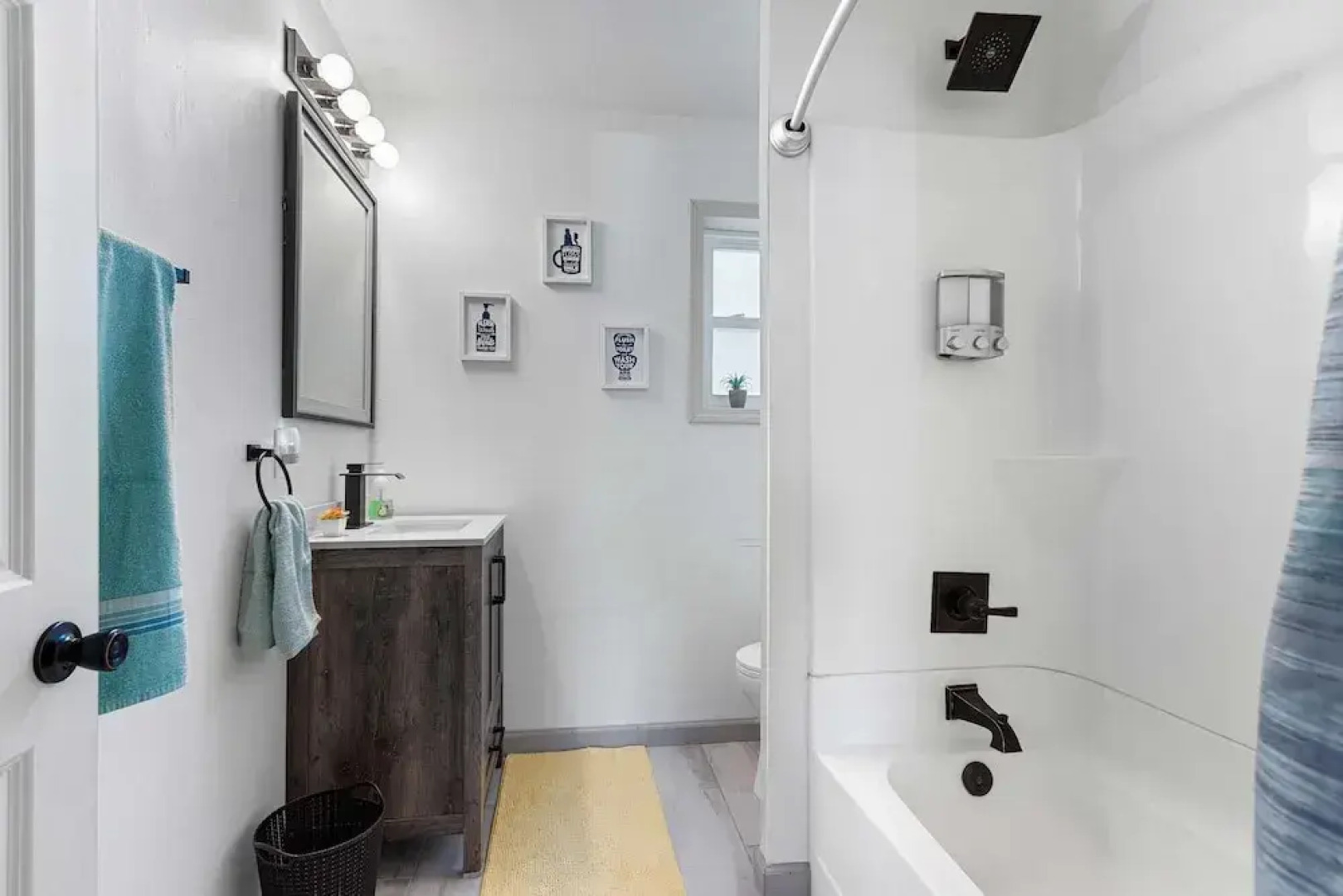 Small Town Retreat- 5br- Movie Theater Room