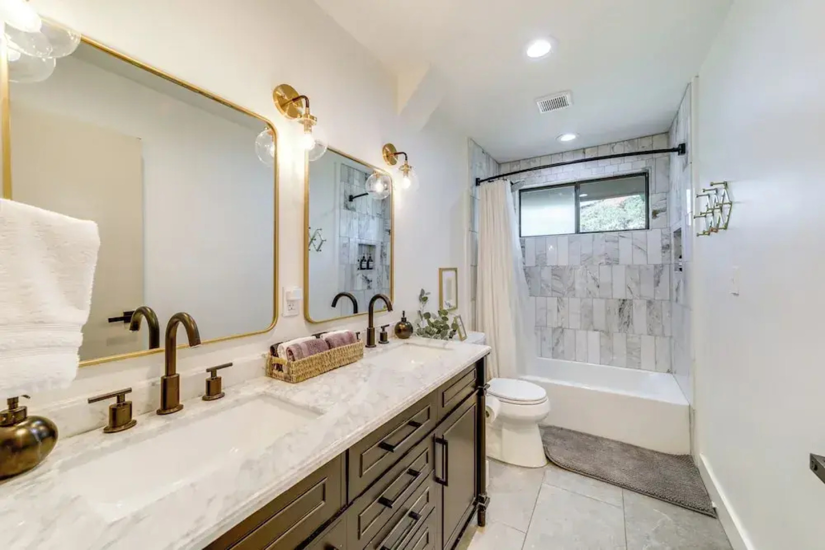 Pine Cabin w/ Large Deck & Scenic Mountain Views!